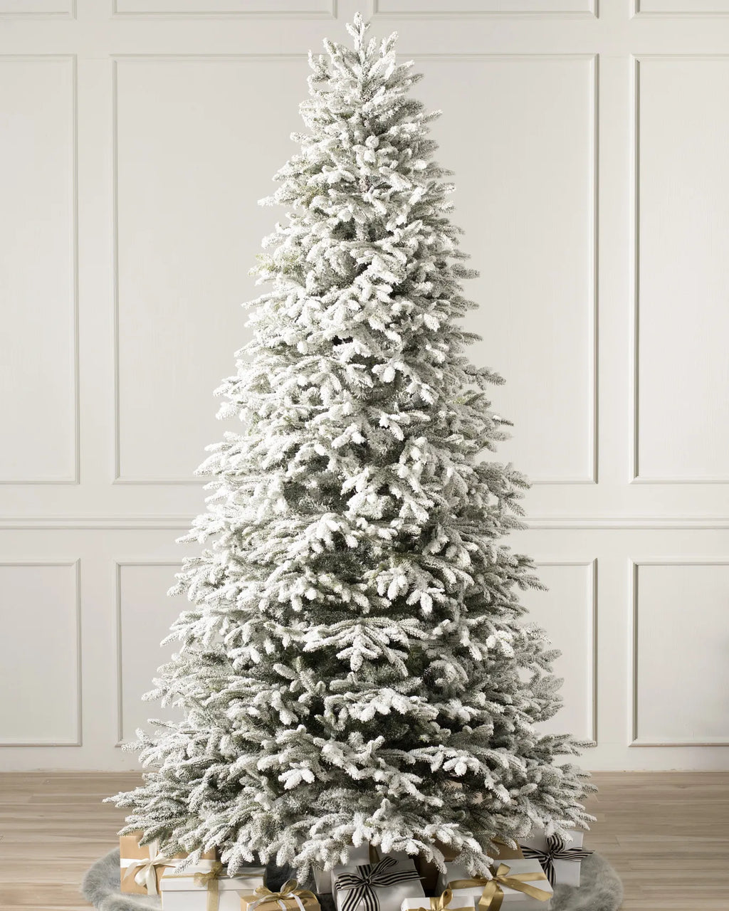 Sapins de Noël artificiels de Fraser enneigés