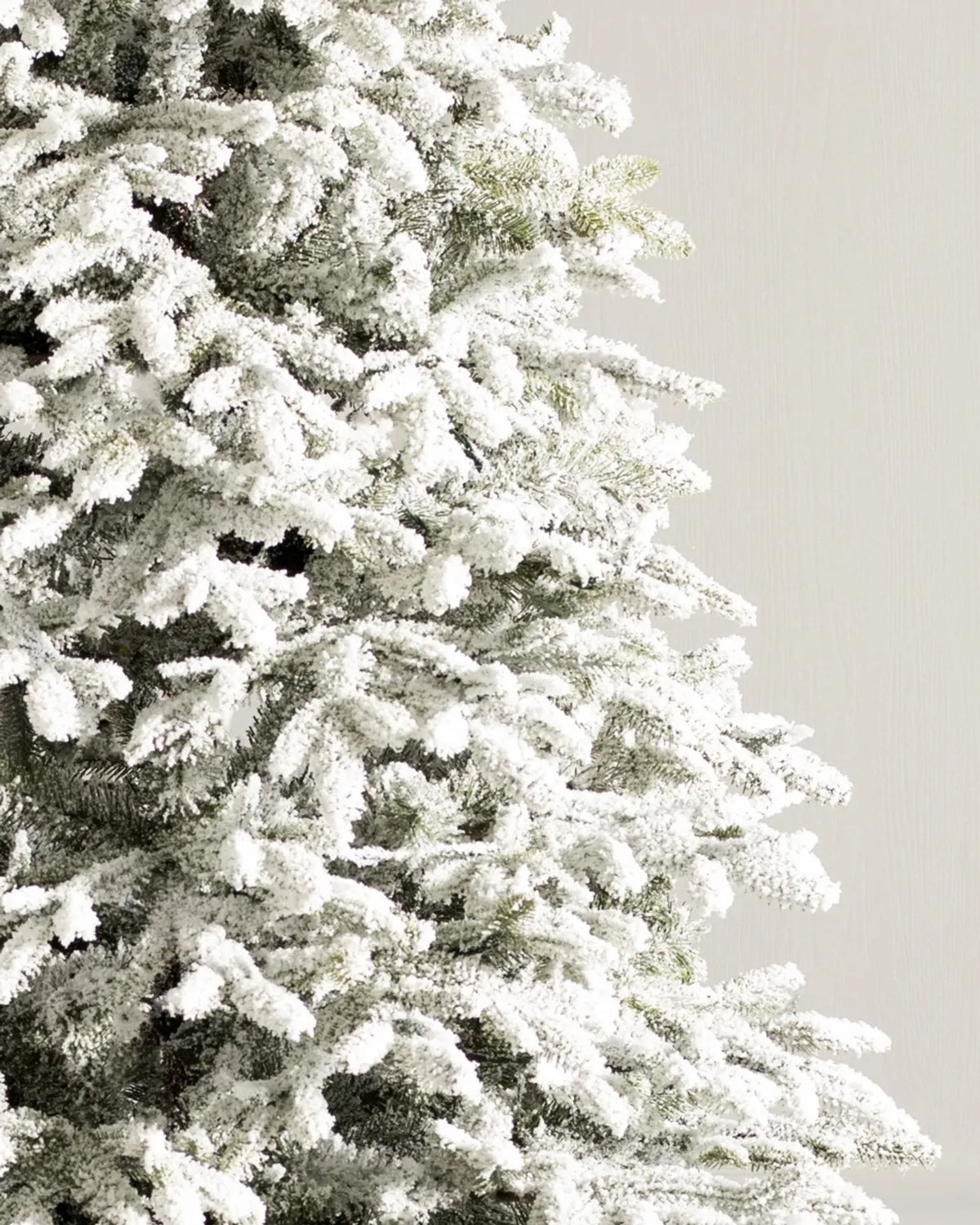 Sapins de Noël artificiels de Fraser enneigés