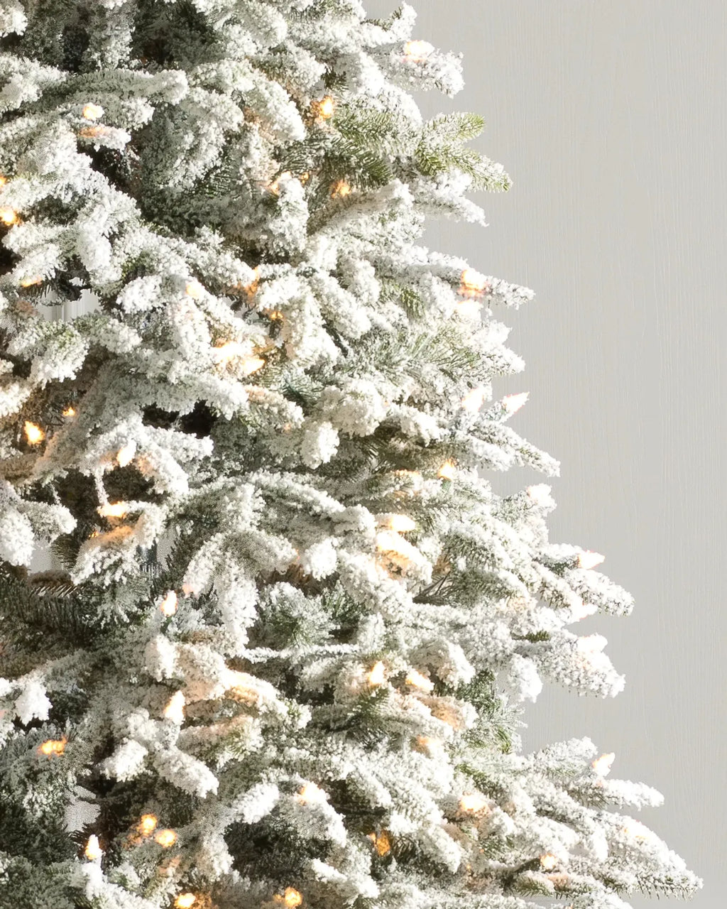 Sapins de Noël artificiels de Fraser enneigés