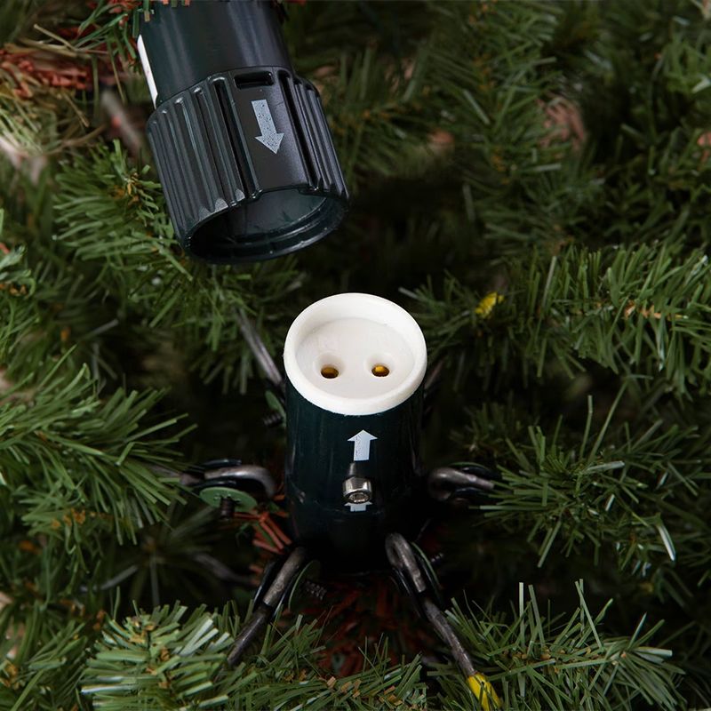 Magic retractable Christmas tree with remote control